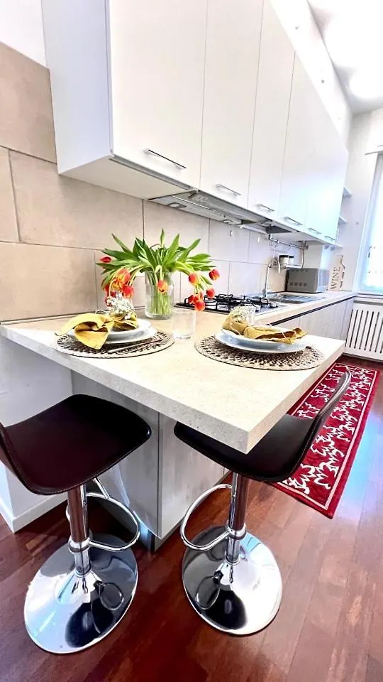Apartment Appartamento Incantevole A Como Italy