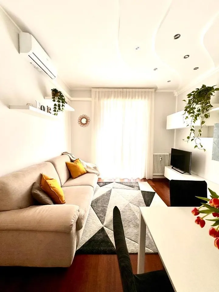 Apartment Appartamento Incantevole A Como Italy